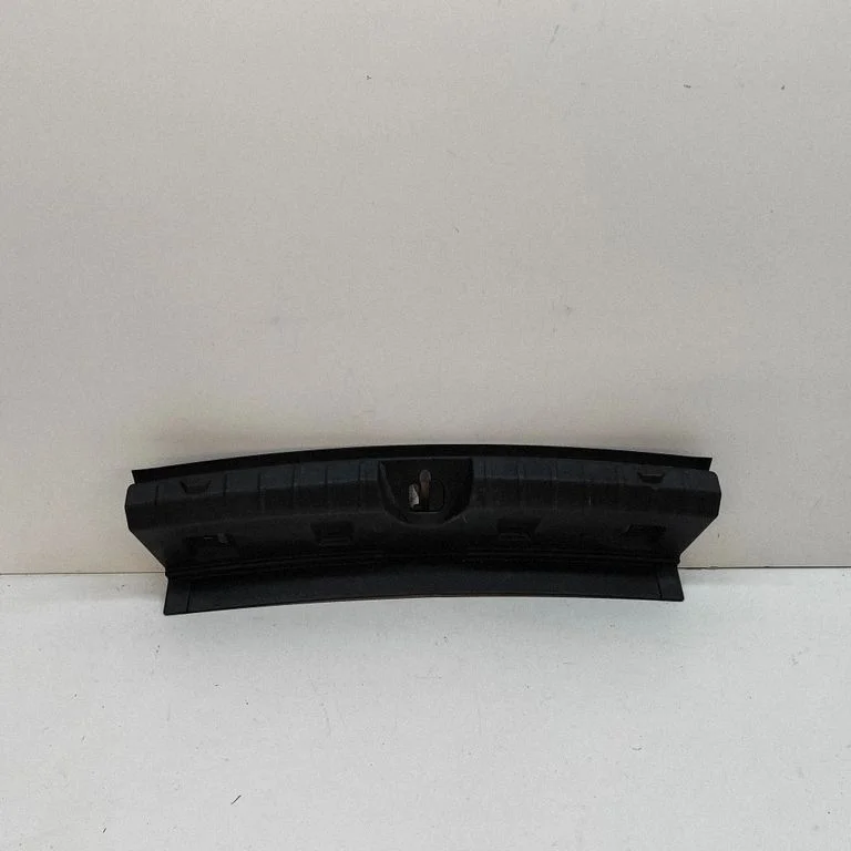 Pagasiruumi läve kaitseviimistlus – BMW Series 4 M4 F82 F83 (2014-2020)