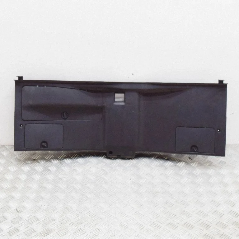 Trunk/boot sill cover protection