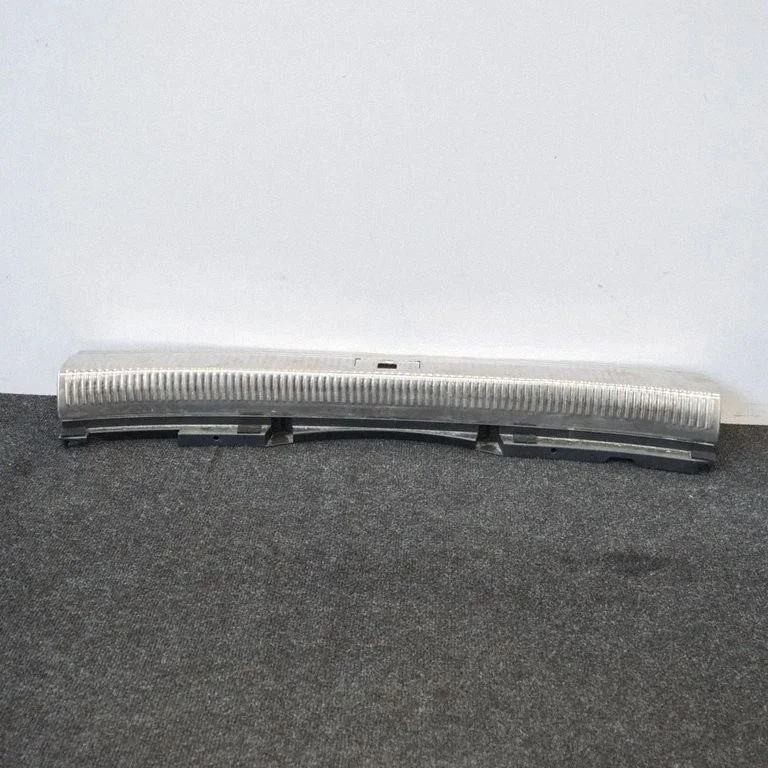 Bagāžnieka sliekšņa apdare 8W9864513