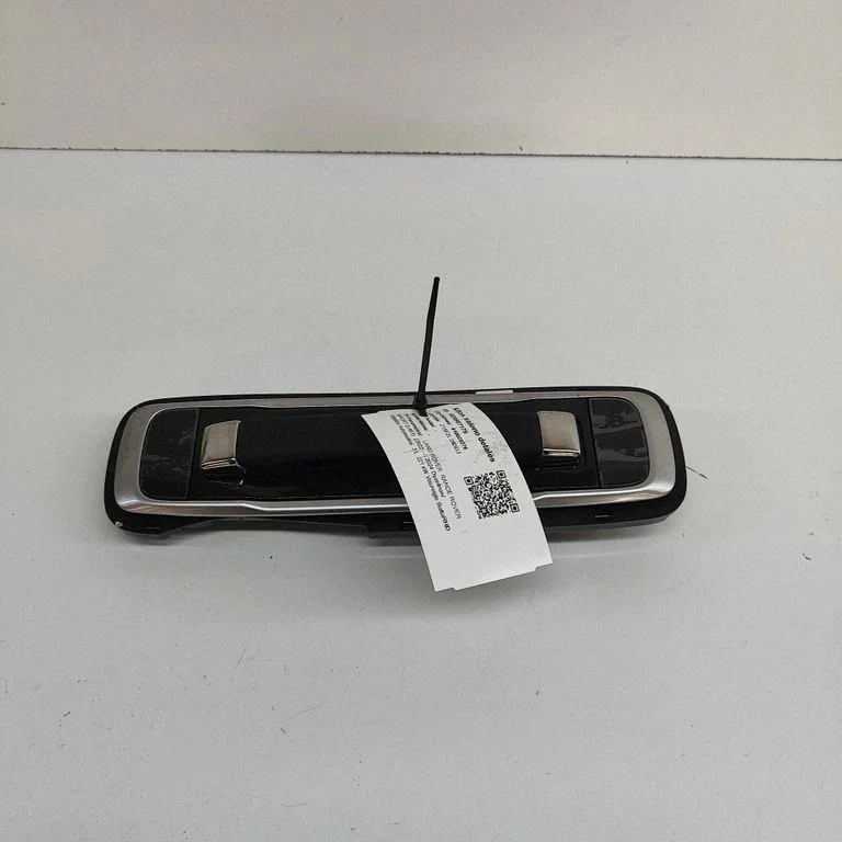 Eesmine lae käepide MBE2521A03AA