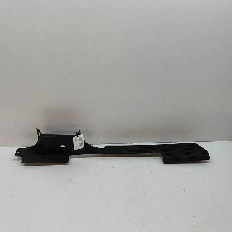 (A) piilari kate – Volkswagen Amarok (2010-2020)