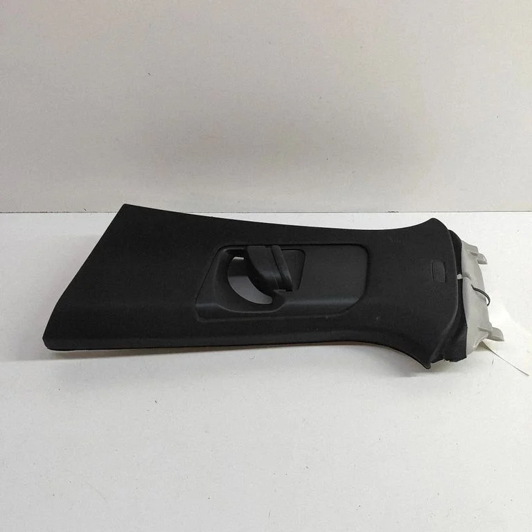 (B) statramsčio apdaila (apatinė)