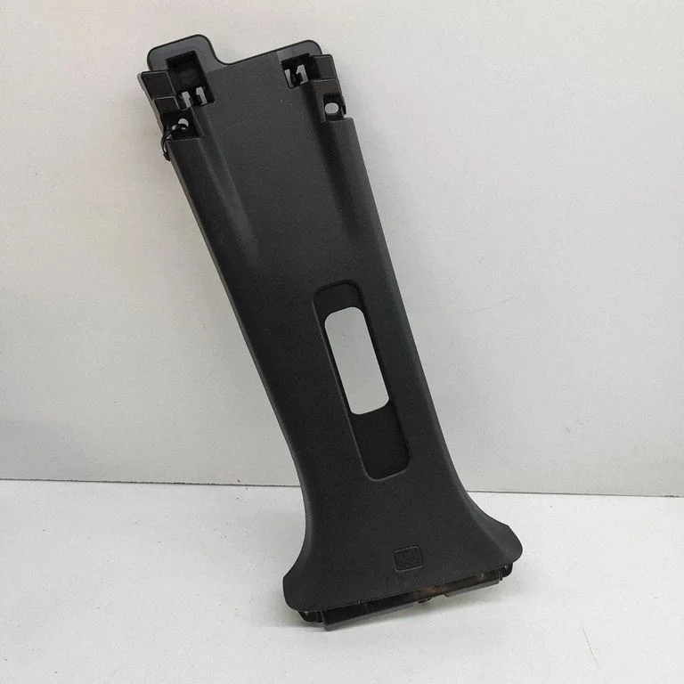 (B) statņa apdare (apakšējā) KB7W68210