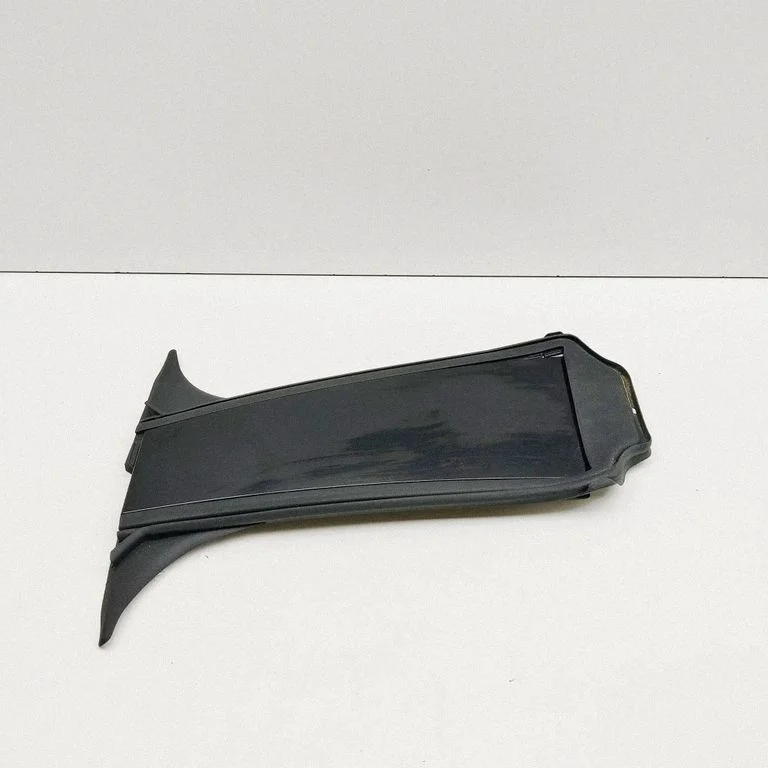 (B) pillar trim (top) 7483006