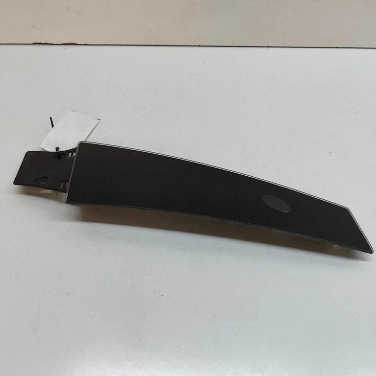 (B) pillar trim (top) 109230600E
