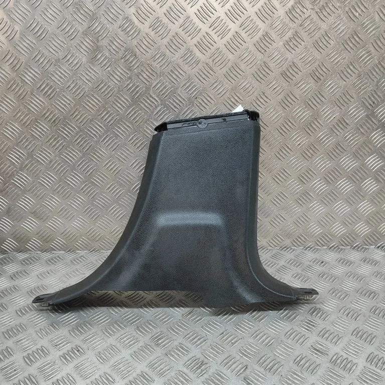 (B) pillar trim (top) A1676901212
