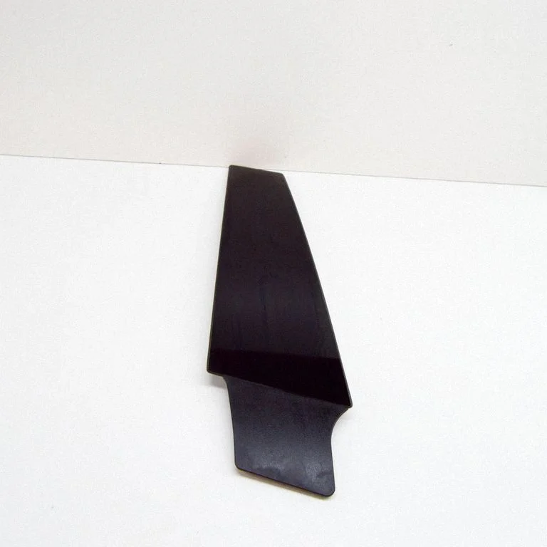 (B) statņa apdare (augšējā) – labā