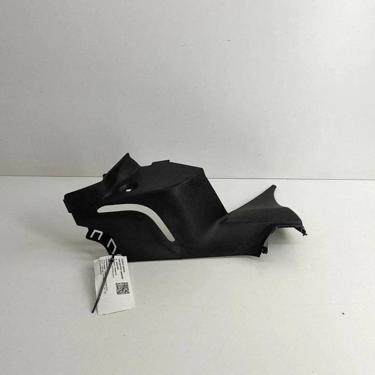 (C) pillar trim 7475574