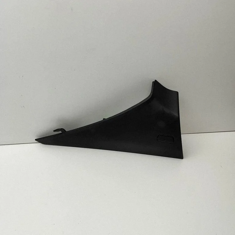 (C) pillar trim 7475556