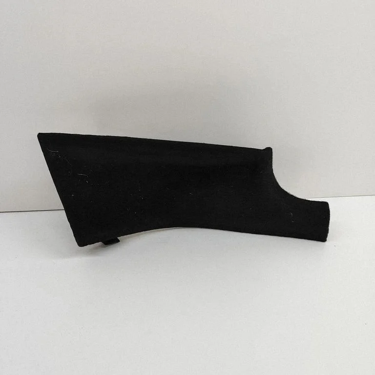 (C) pillar trim – Tesla Model Y (2020-)