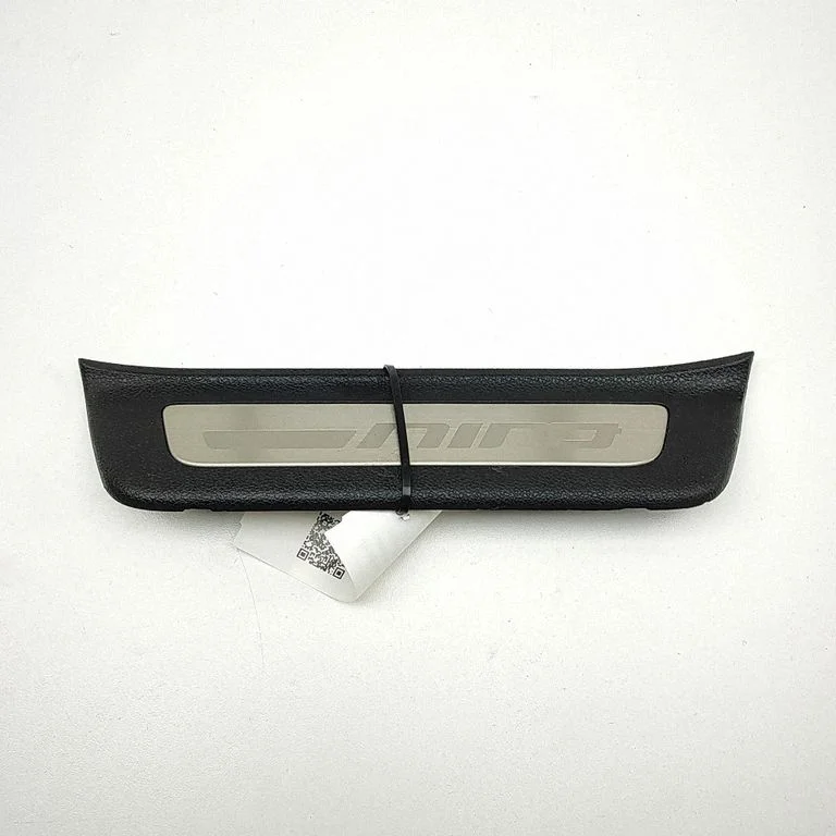 Aizmugurējā sliekšņa apdare (iekšējā) 85877G5100