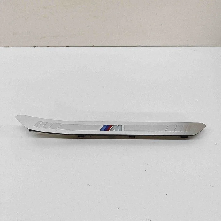 Aizmugurējā sliekšņa apdare (iekšējā) 8072244