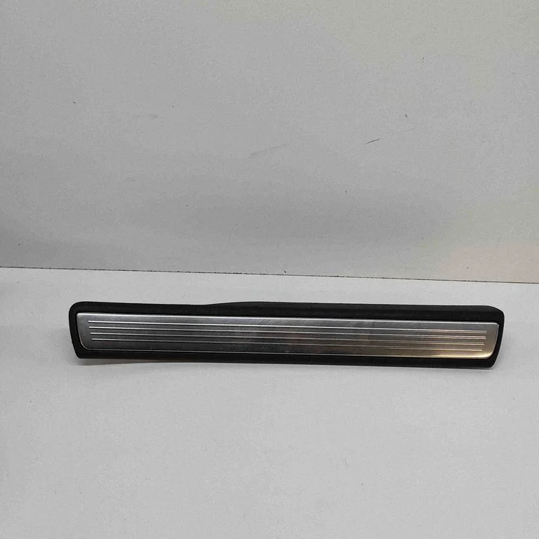 Aizmugurējā sliekšņa apdare (iekšējā) A2226808435