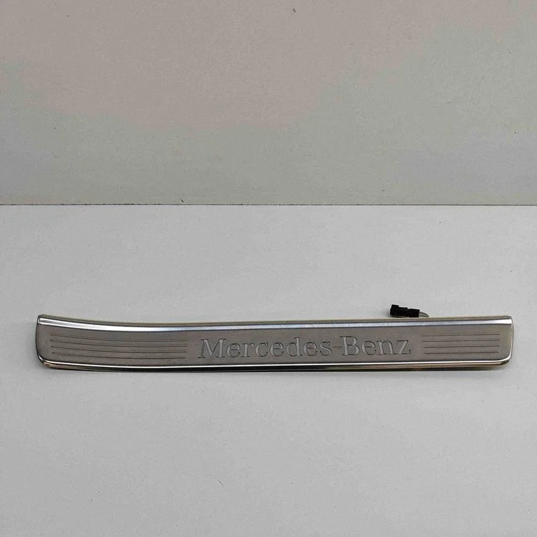Aizmugurējā sliekšņa apdare (iekšējā) A2226809535