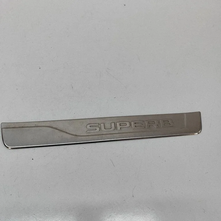 Aizmugurējā sliekšņa apdare (iekšējā) 3V0853557P
