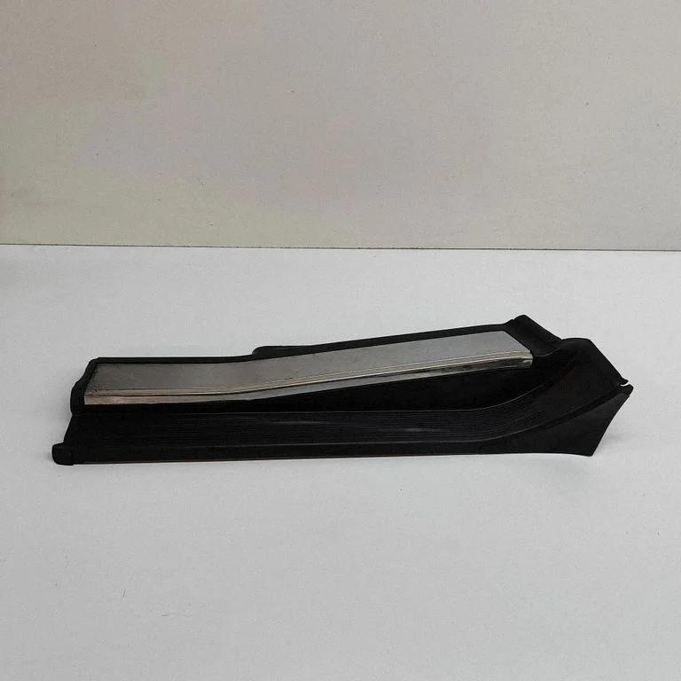 Aizmugurējā sliekšņa apdare (iekšējā) A1406800335