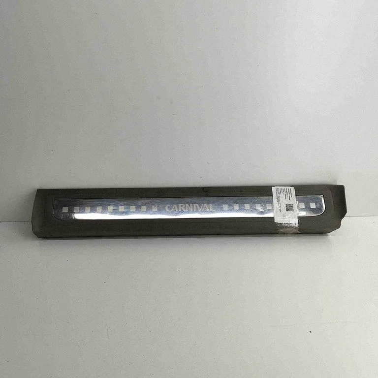 Aizmugurējā sliekšņa apdare (iekšējā) 858754D600