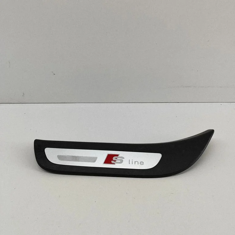Tagalävise kate (sisemine) 8R0853375F