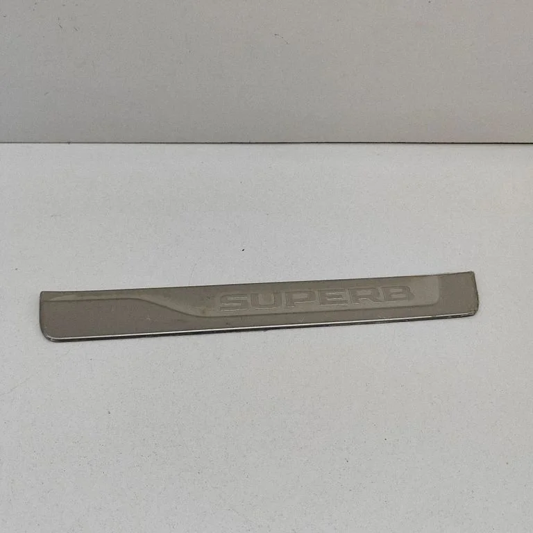 Listwa progowa tylna (wewnętrzna) 3V0853557P