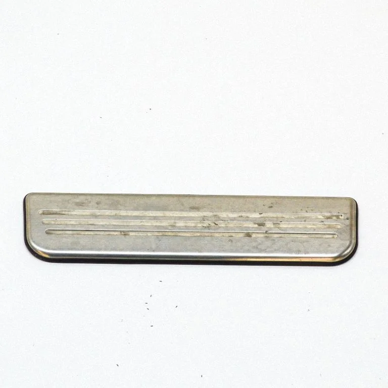 Aizmugurējā sliekšņa apdare (iekšējā) KD45V1370A