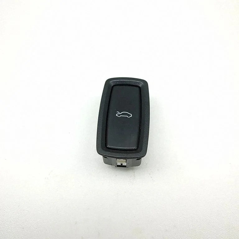 Motora pārsega atvēršanas rokturis 4J3959831