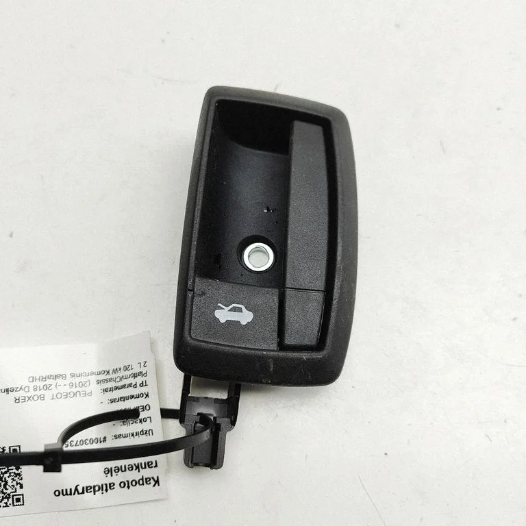 Engine bonnet (hood) release handle C390
