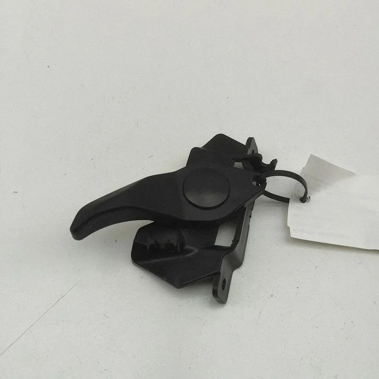 Engine bonnet (hood) release handle 4N2823533A