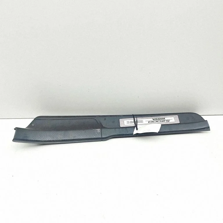 Front sill trim cover 84251S2A0000