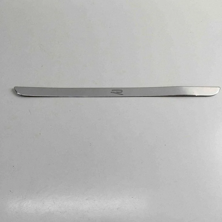 Front sill trim cover 57L071310