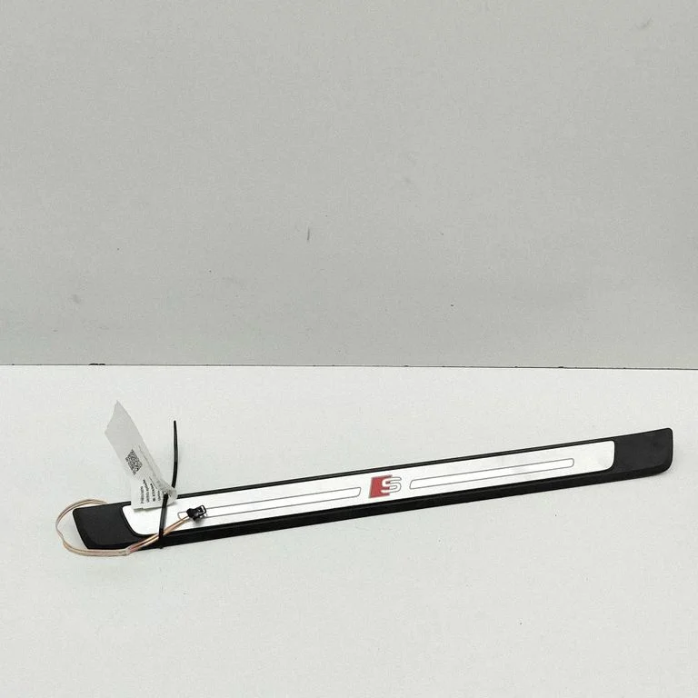 Priekšējā sliekšņa apdare (iekšējā) 8W0947417A
