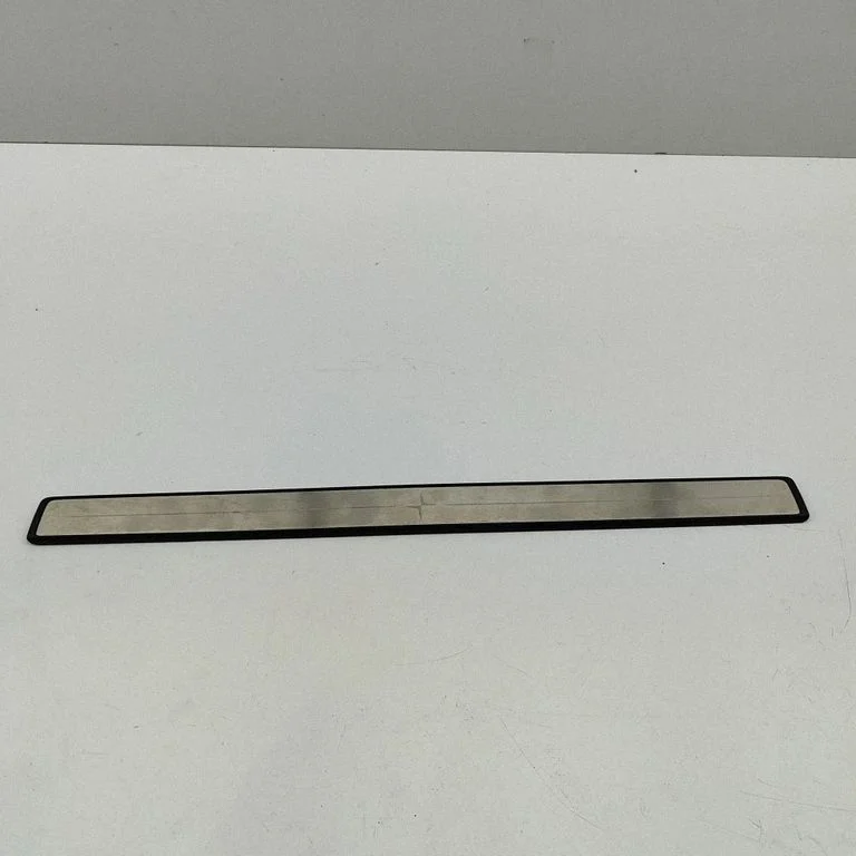 Front sill trim cover – Polestar 2 (2020-)