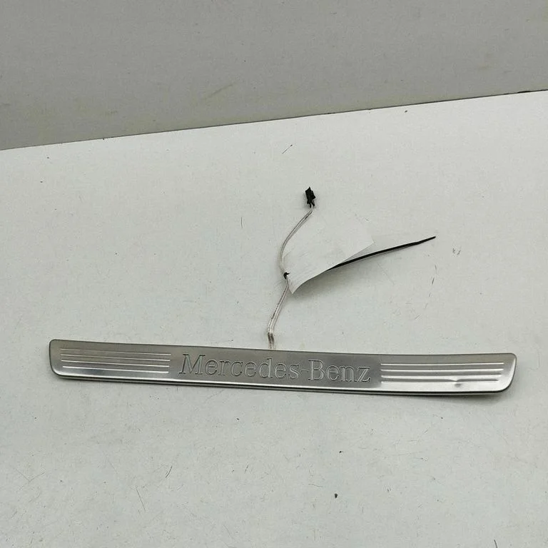 Front sill trim cover A1676800104