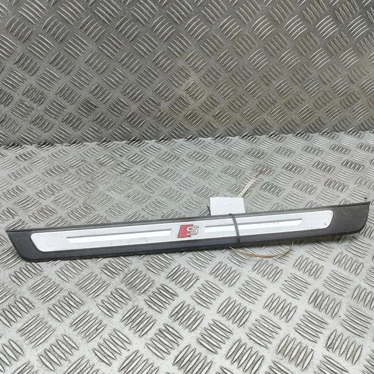 Priekinio slenksčio apdaila (vidinė)