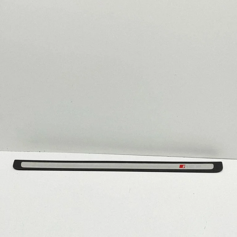 Priekšējā sliekšņa apdare (iekšējā) 8T0853373