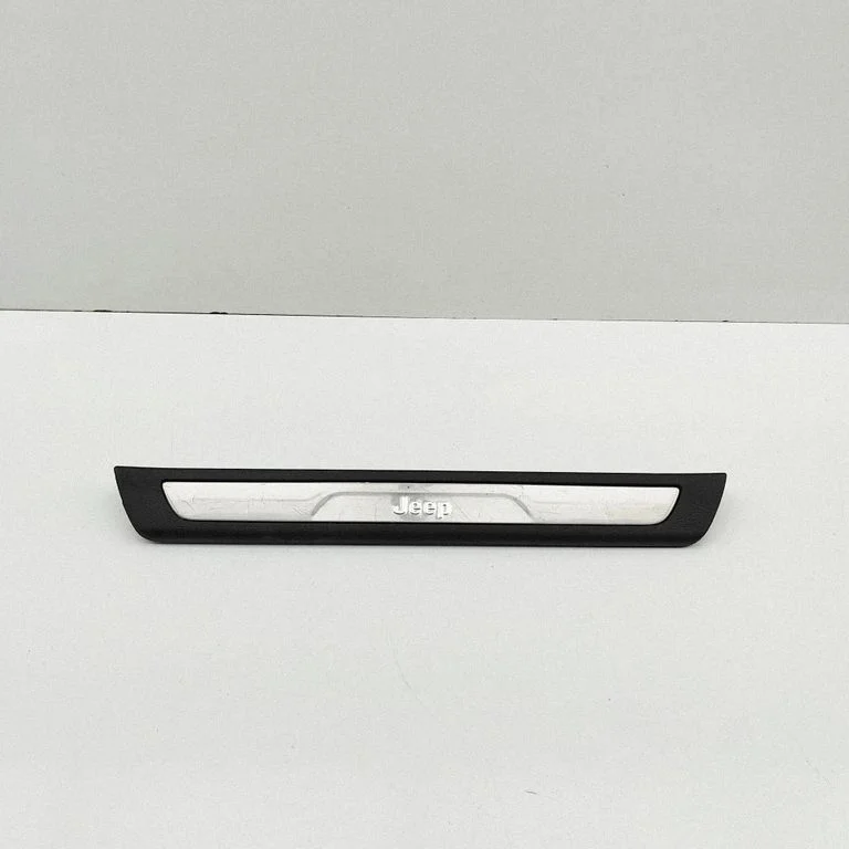 Front sill trim cover P1NC81DX9AB