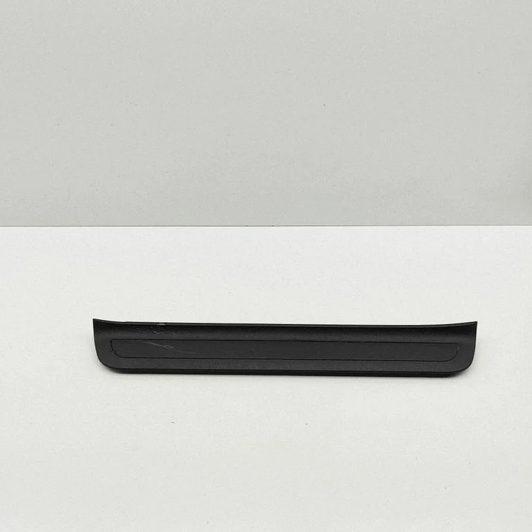 Front sill trim cover 85874R2000