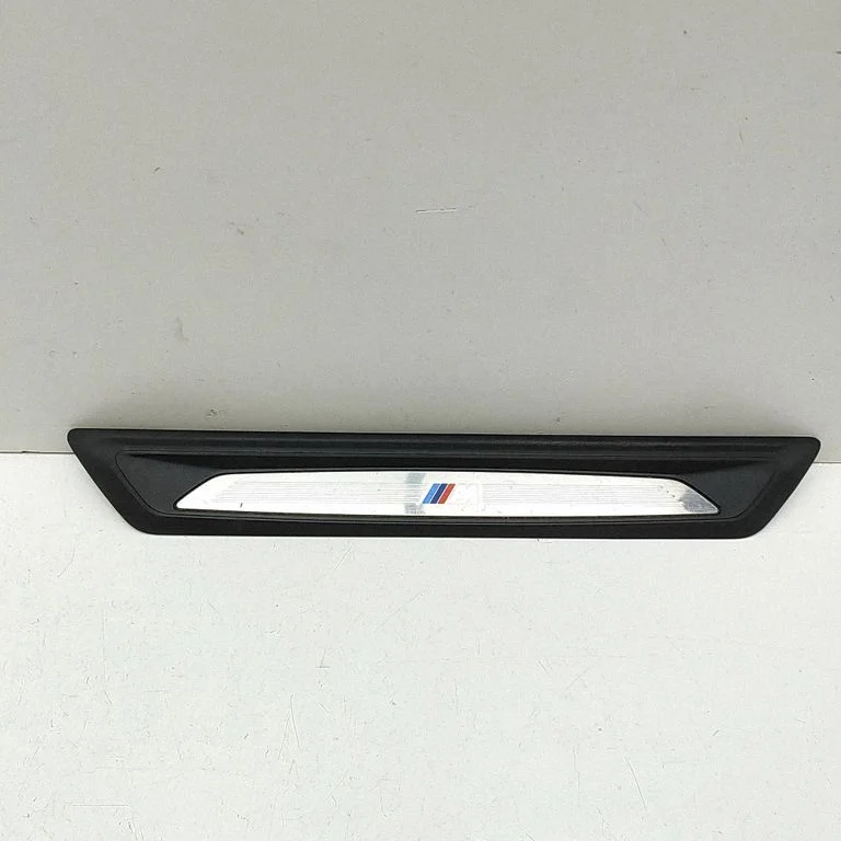 Priekšējā sliekšņa apdare (iekšējā) 8051037