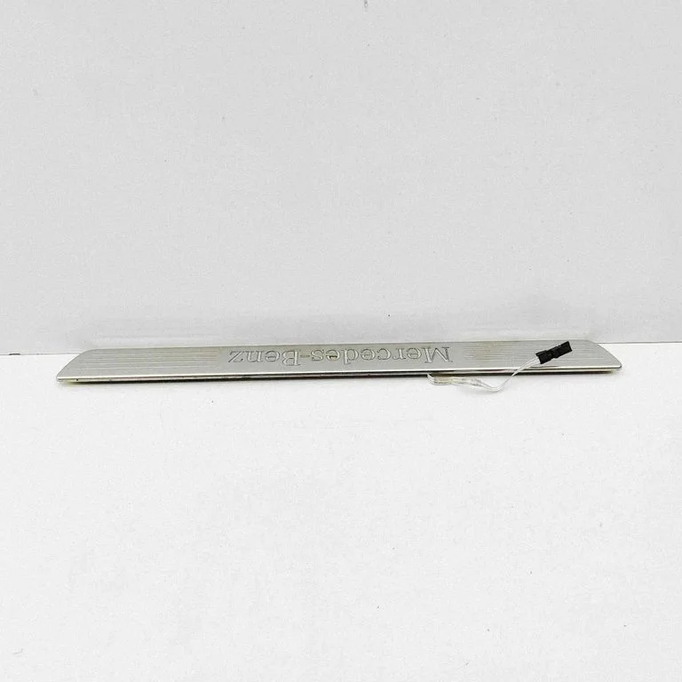 Front sill trim cover A1766805800