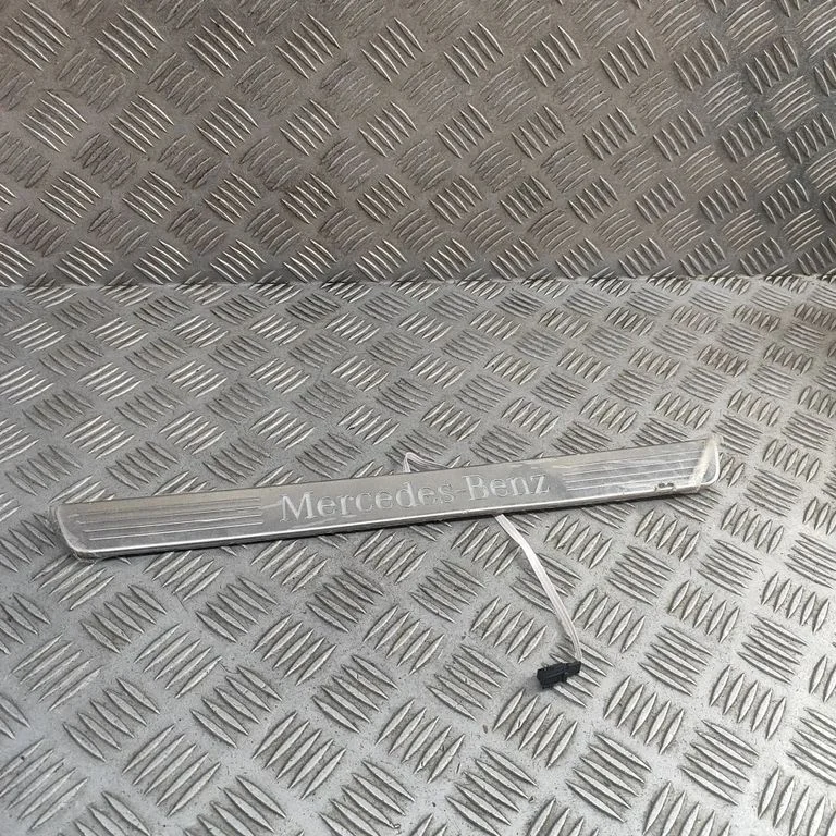 Priekšējā sliekšņa apdare (iekšējā) A1676861300