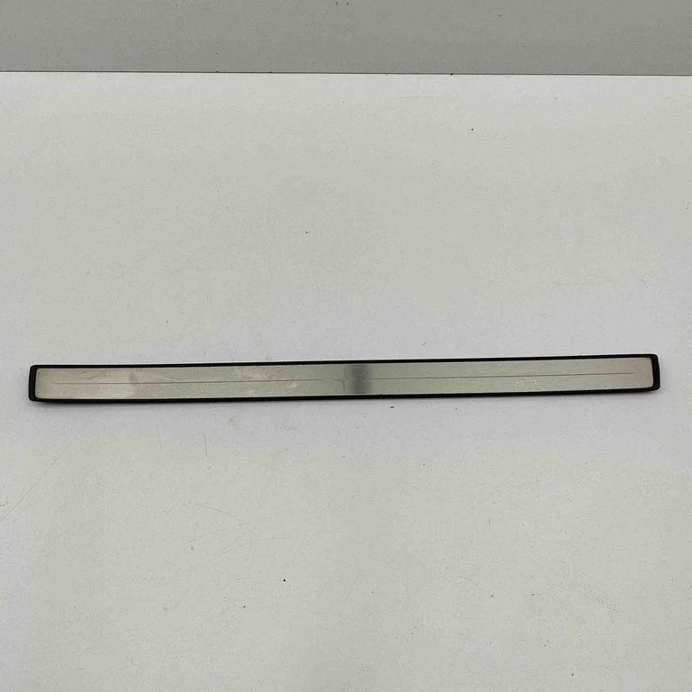 Front sill trim cover – Polestar 2 (2020-)