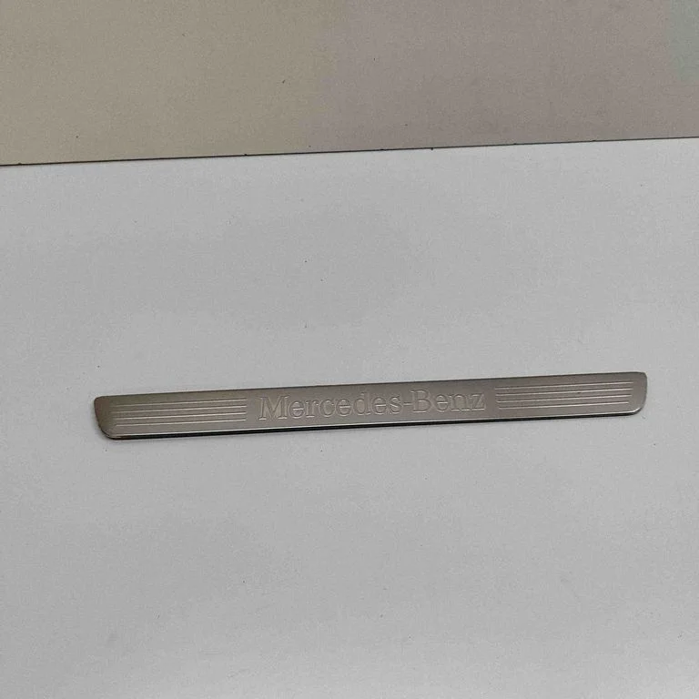 Front sill trim cover A1186805000