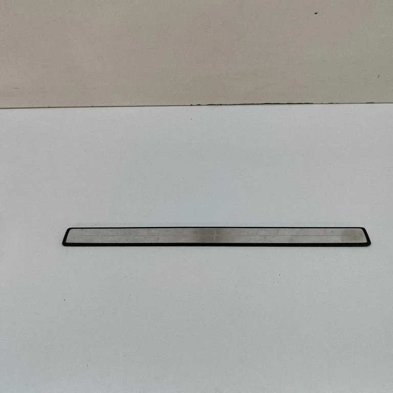 Front sill trim cover – Polestar 2 (2020-)