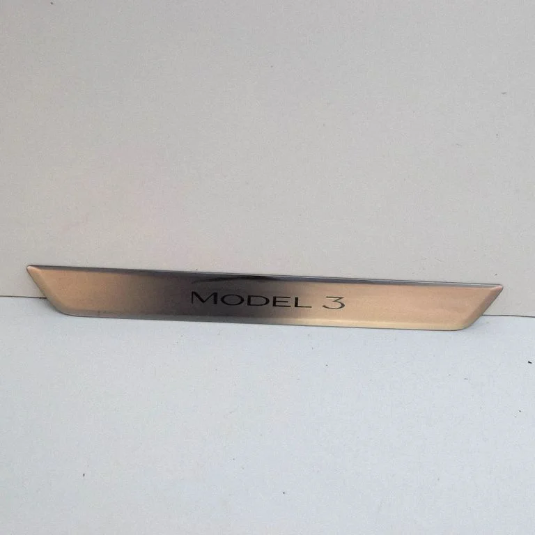 Front sill trim cover 150476300A