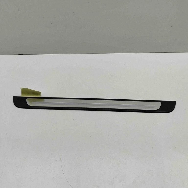 Front sill trim cover 8V4853491Q