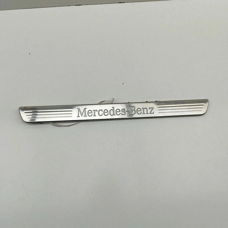 Front sill trim cover A1676800104