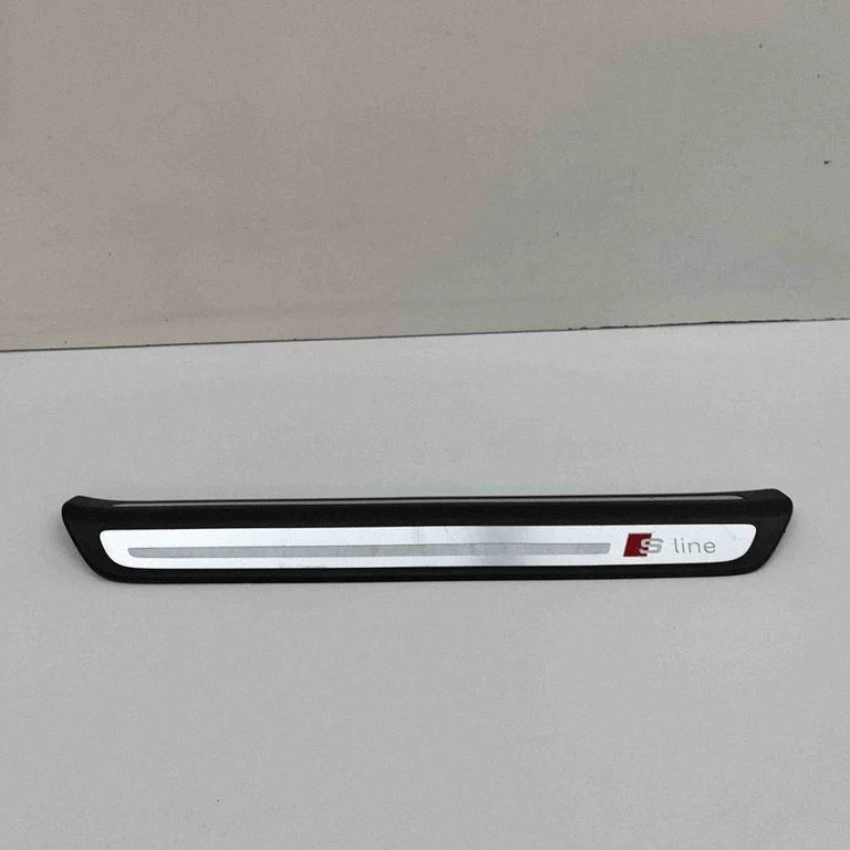 Priekšējā sliekšņa apdare (iekšējā) 8U0853373C