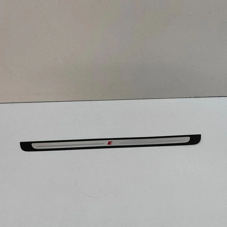 Priekšējā sliekšņa apdare (iekšējā) 8X3853373C