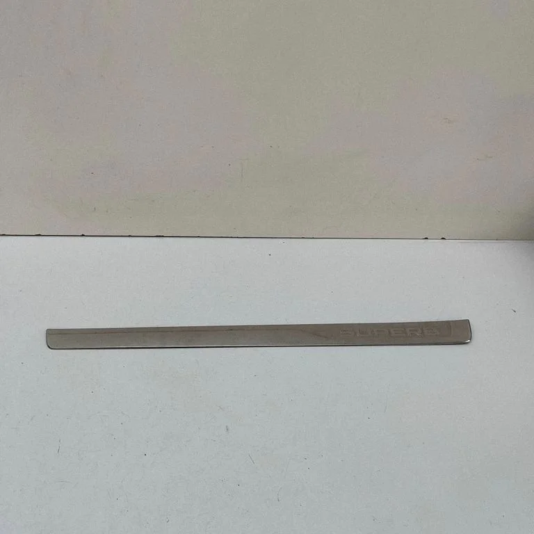 Priekšējā sliekšņa apdare (iekšējā) 3V0853813P