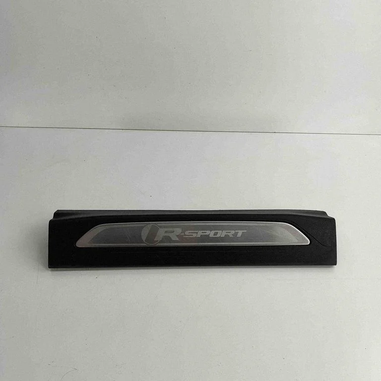 Front sill trim cover – Jaguar XE (2015-)