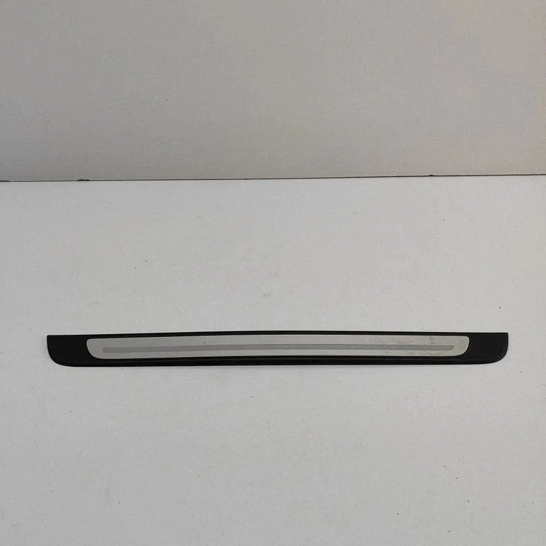 Front sill trim cover 8V4853491M